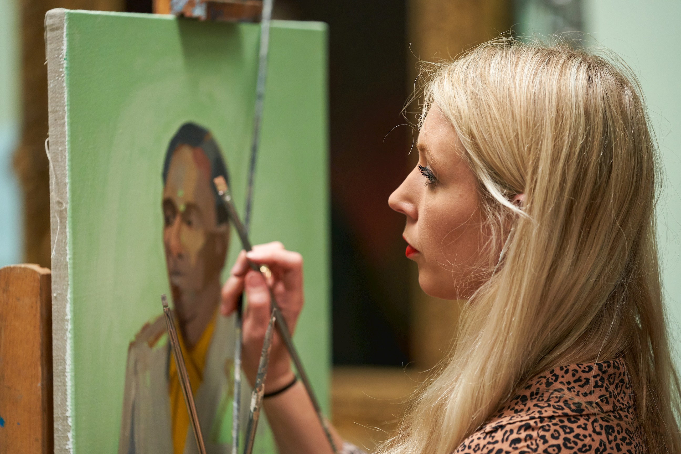 Old Girl Christabel Blackburn wins Sky Arts Portrait Artist of the Year